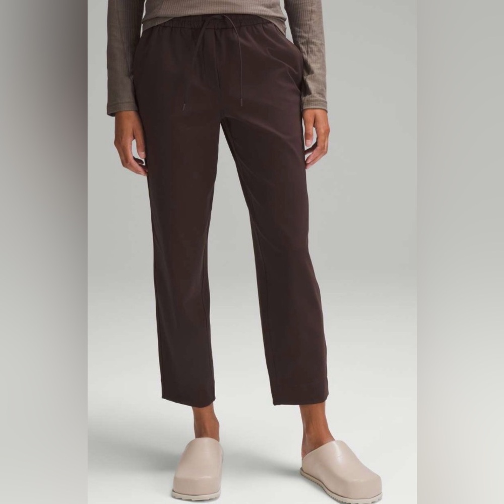 Lululemon Tapered-Leg Mid-Rise Pant‎ 7/8 Length *Luxtreme Espresso Size Large